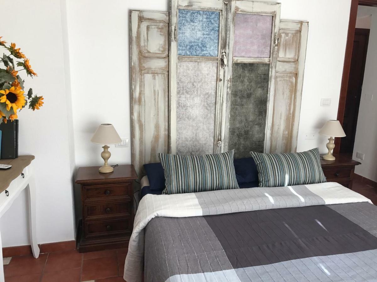 Le Case Del Mare Porto San Paolo  Exteriör bild